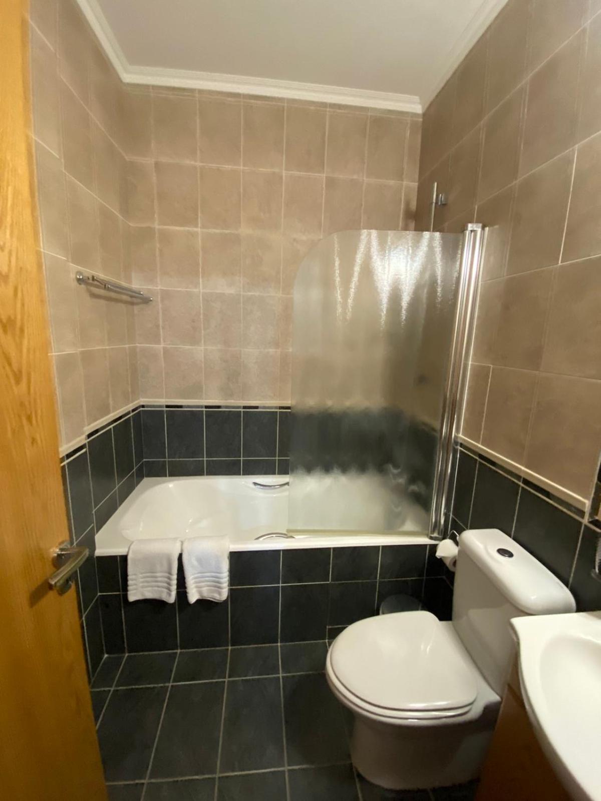 2 Bedroom Apartment, Zygos Centre Block D - By Imh Travel & Tours Paphos ภายนอก รูปภาพ